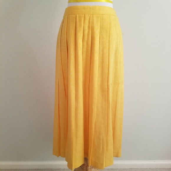 Country Suburbans Dresses & Skirts - NWT Country Suburbans Vintage Yellow Pleated Skirt